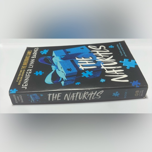 The Naturals Book by Jennifer Lynn Barnes. Paperback. Book 1 of 4. 320 Pages - Picture 3 of 4